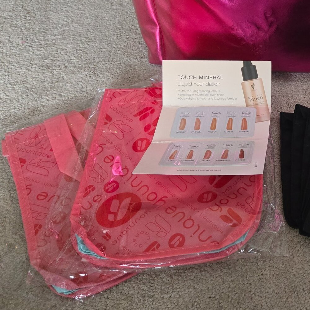 Younique Bags & Swag Bundle - Picture 4 of 6